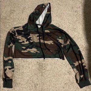 Camo cropped hoodie